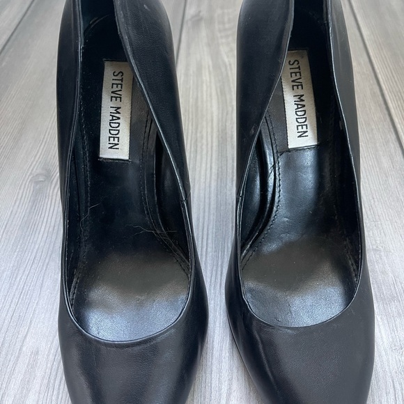 Steve Madden Classic Leather Black Heels - Picture 5 of 6